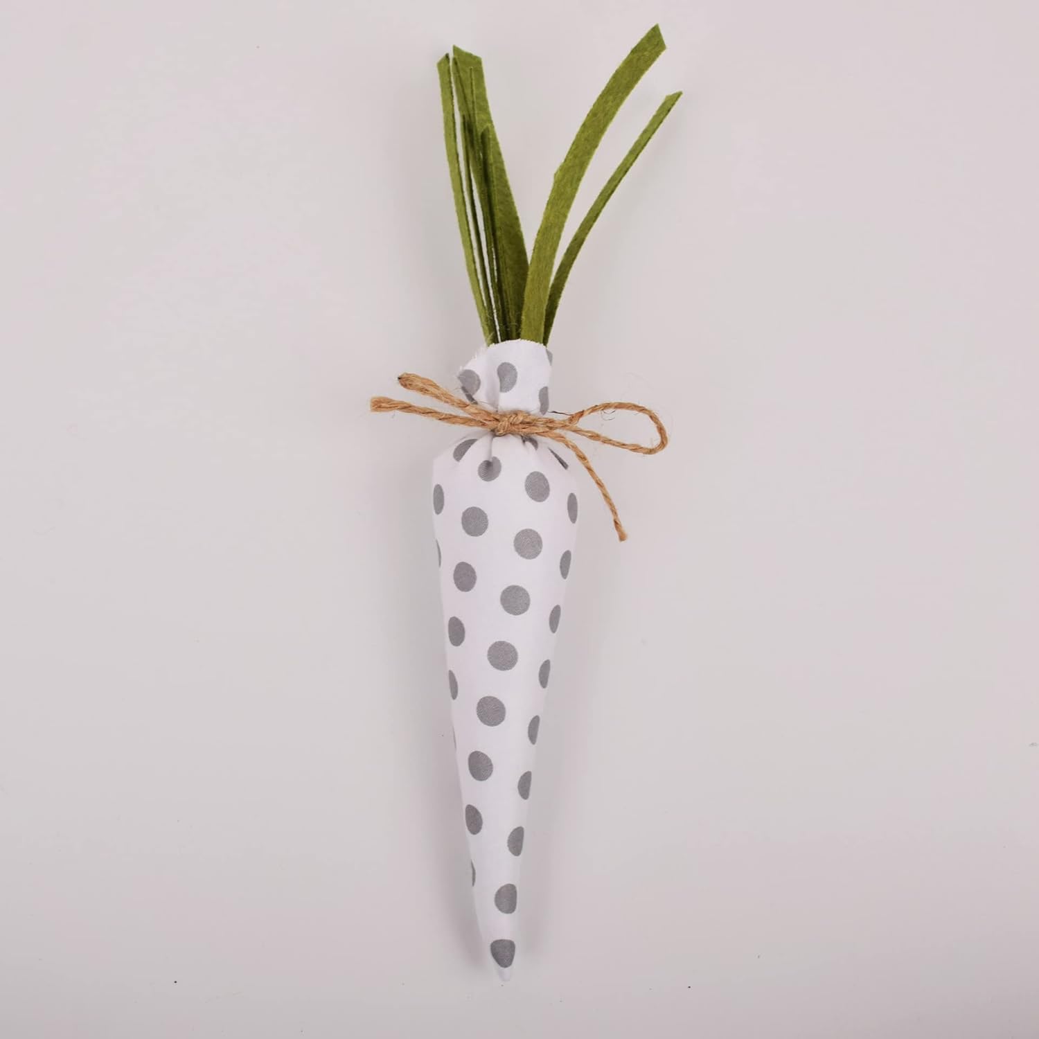 KiaoTime 8 Piece Fabric Carrot Decor Set